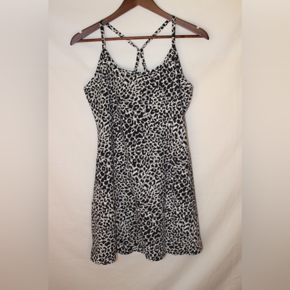Outdoor Voices Dresses & Skirts - Women’s Outdoor Voices The Exercise Dress with Shorts in Snow Leopard Sz Medium